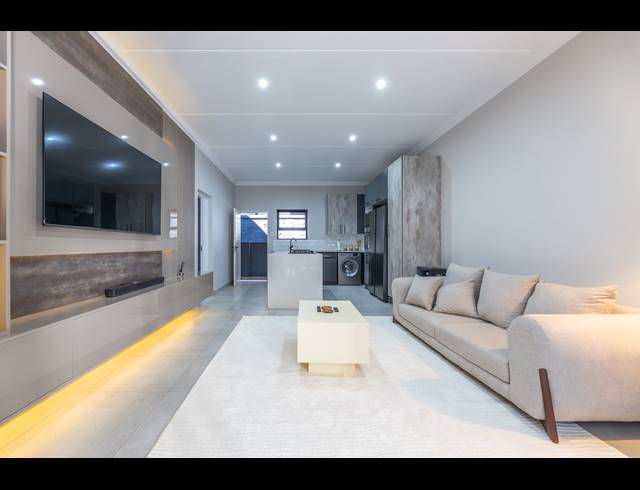 2 BEDROOM APARTMENT FOR SALE IN BRYANSTON